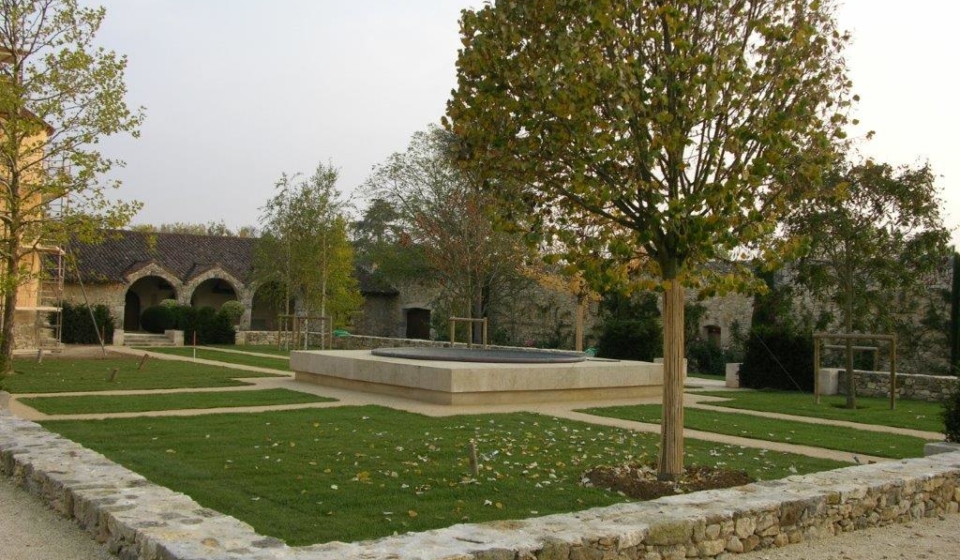 Jardin cour interrieure d'un chateau