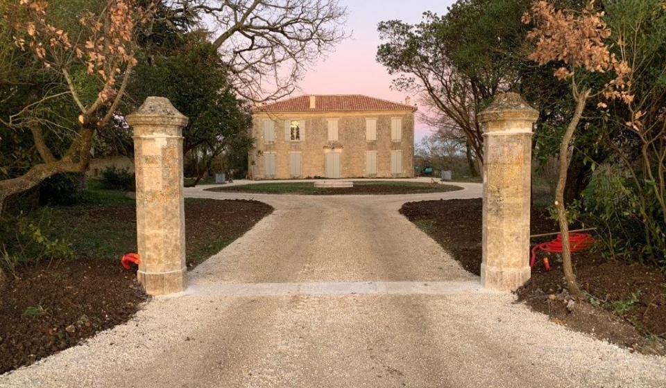 Terrassement entrée d'une maison